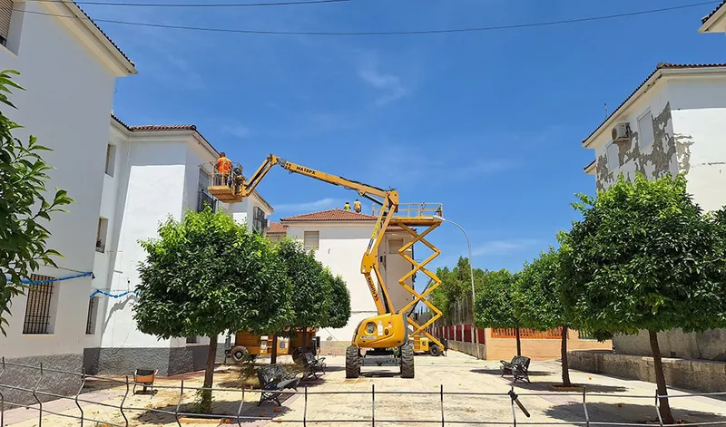 La Junta de Andalucía inicia la rehabilitación de 90 viviendas sociales en Puente Genil