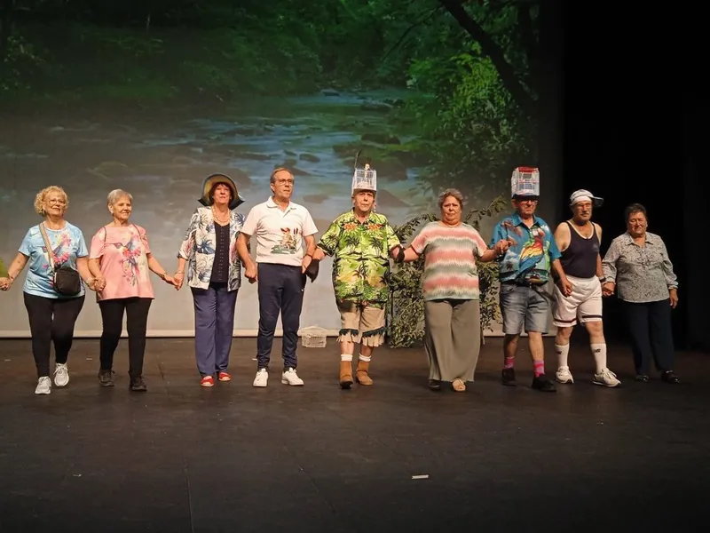 Valdepeñas celebra el Día de las Personas Mayores con teatro, moda y homenaje a María Sánchez Díaz