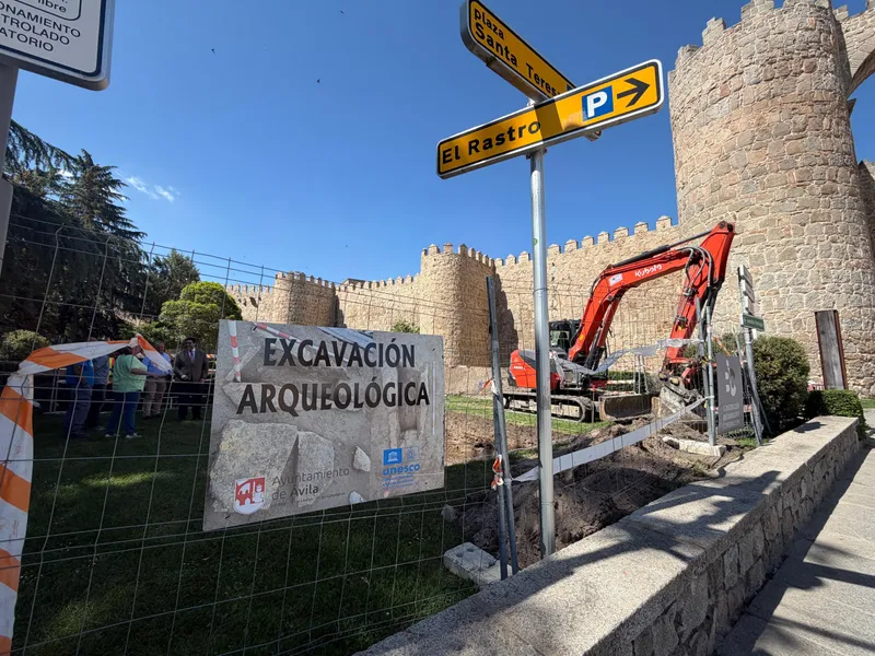 Hallan una necrópolis medieval junto al Arco de San Vicente en Ávila y abren visitas a la excavación