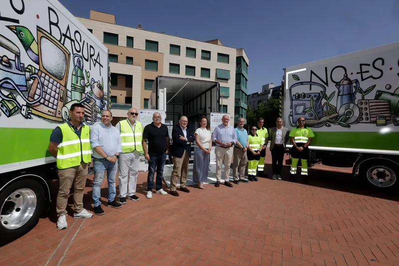 Valladolid estrena tres puntos limpios móviles eléctricos para mejorar el reciclaje
