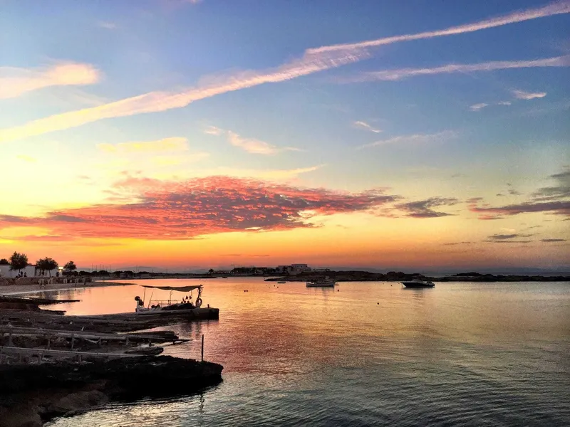 Es Pujols: el corazón turístico de Formentera entre costa y vida nocturna