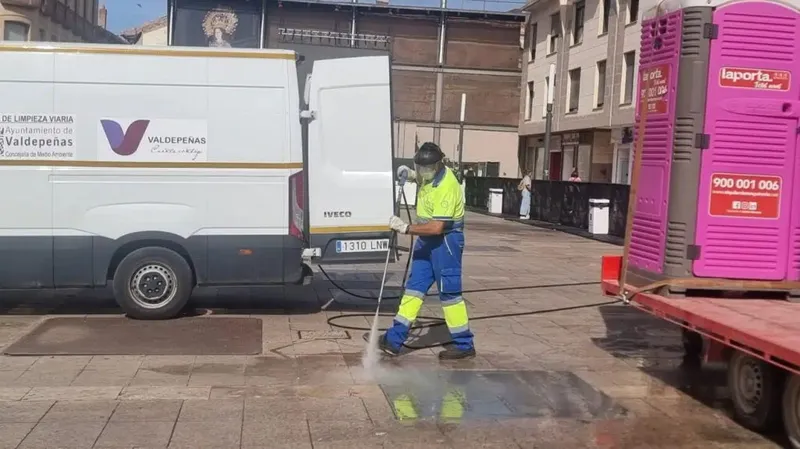 Valdepeñas intensifica la limpieza durante las Fiestas de la Vendimia y el Vino