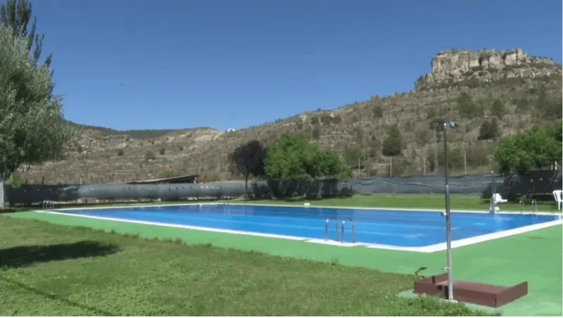 Forcall crea bolsa de empleo para socorristas de la piscina municipal