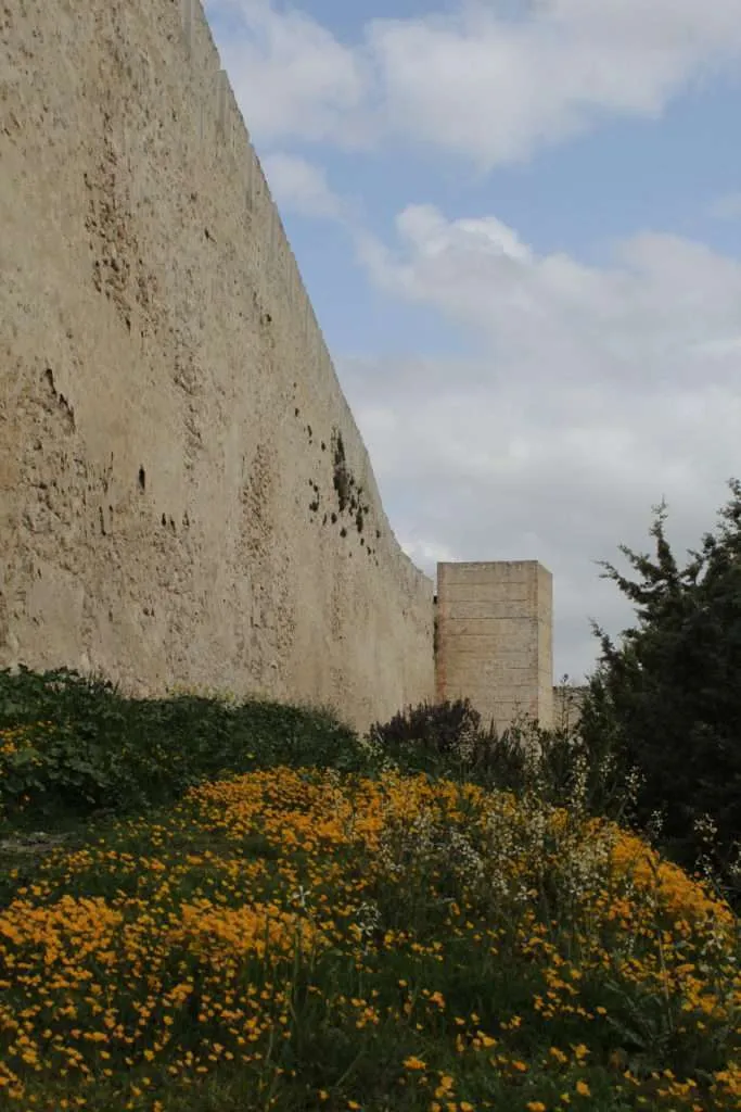 Cuéllar abre al público dos tramos de sus históricas murallas
