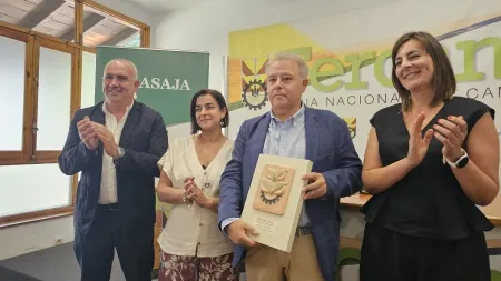 Asaja presenta la plataforma PIDA en Fercam y premia al periodista Antonio Gómez Olmos