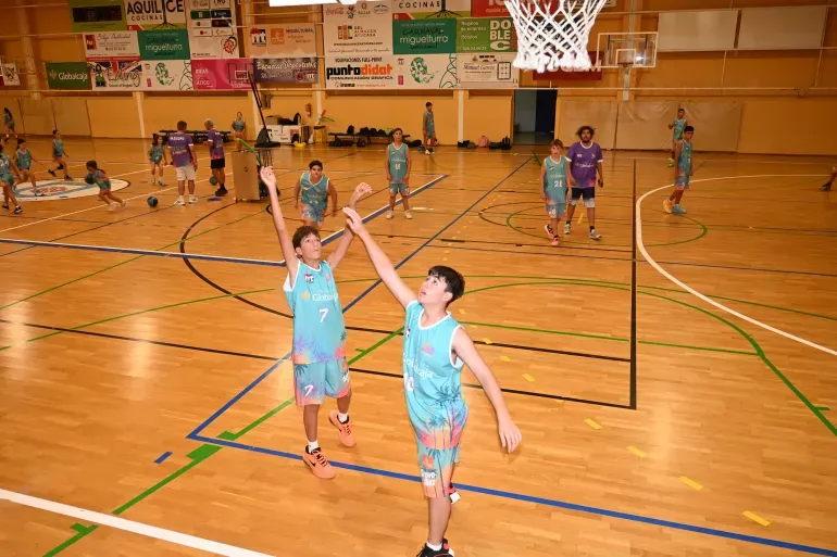 El IX Clinic de Baloncesto de Miguelturra reúne a jóvenes deportistas en verano