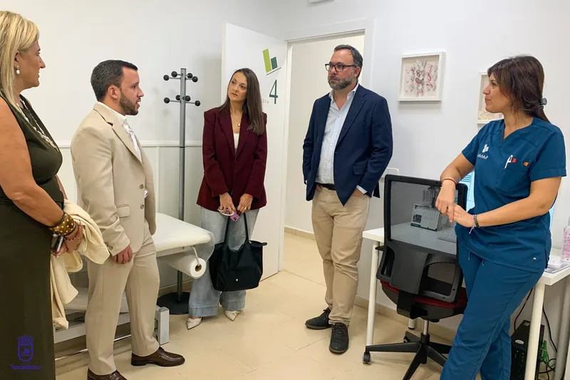 Javier Navarro visita Centro Médico Lámar, referente sanitario en Tomelloso