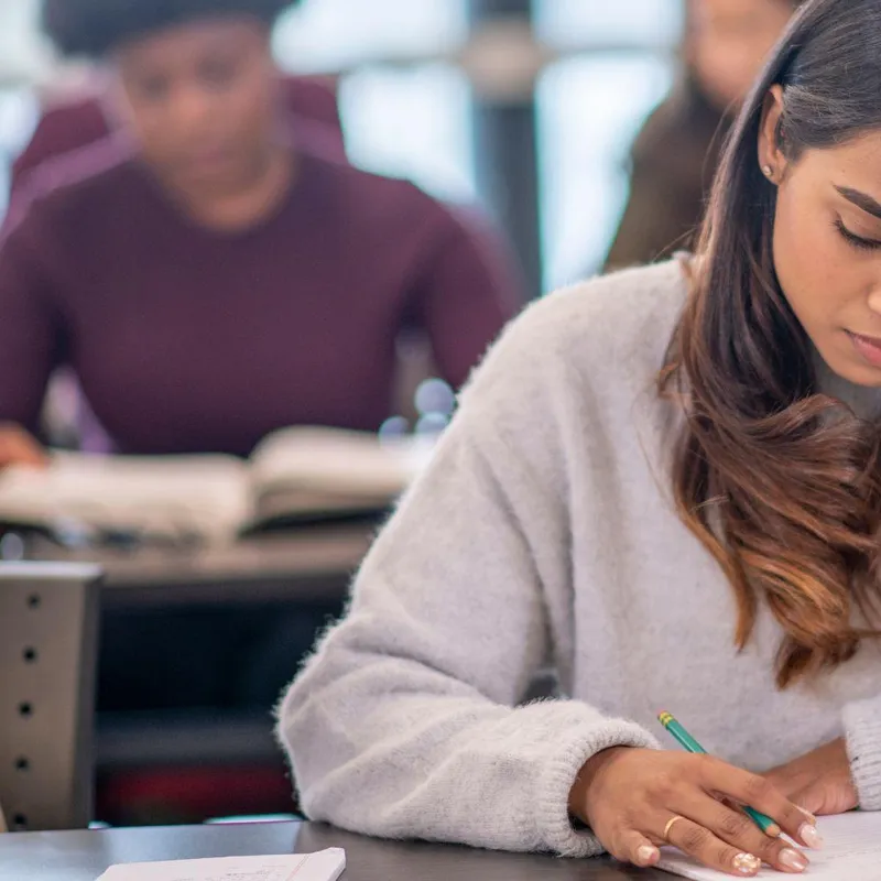 Majadahonda lanza 3 becas universitarias en colaboración con la UFV