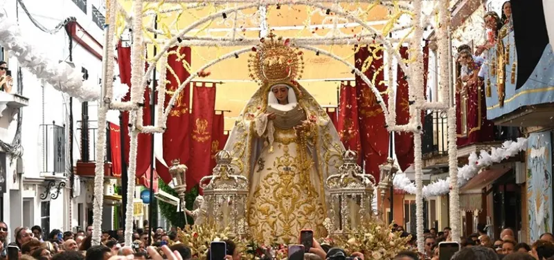 Tomares celebra el Rosario de la Aurora de su Patrona, la Virgen de los Dolores