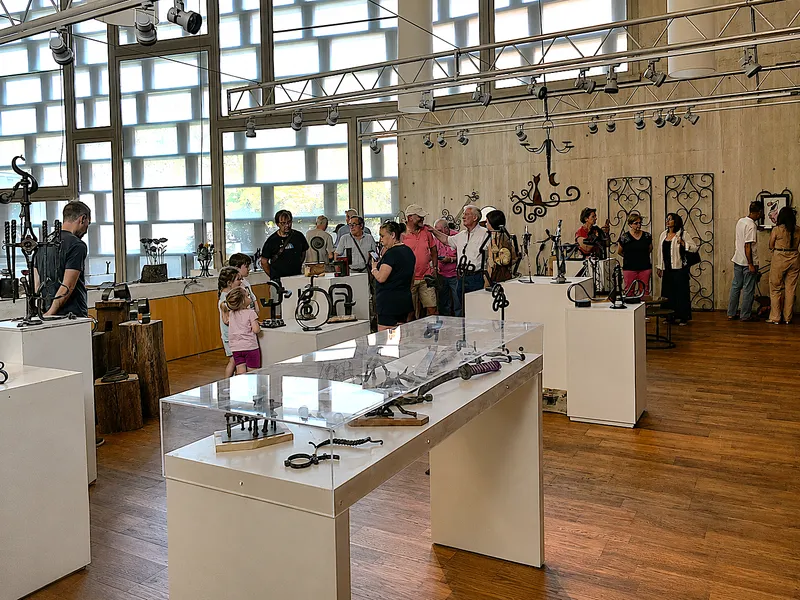El hierro se transforma en arte: Exposición de fin de curso de la Escuela Municipal de Forja en Guadalajara