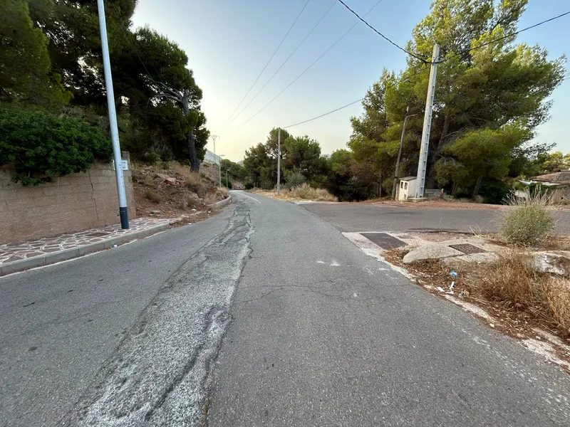 Serra destina 170.000 euros a mejorar el asfalto de La Serrà, Potrillos y la plaza del Castell