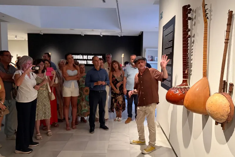 Benalmádena inaugura 'Teoría de Cuerdas', una exposición sobre instrumentos de cuerda