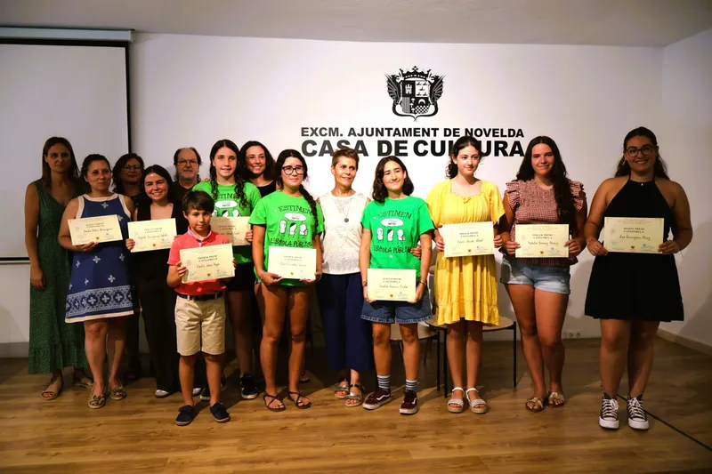 Novelda premia la creación literaria en valenciano de sus jóvenes