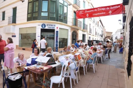Manzanares celebra el XXXI encuentro de encaje de bolillos con 250 participantes
