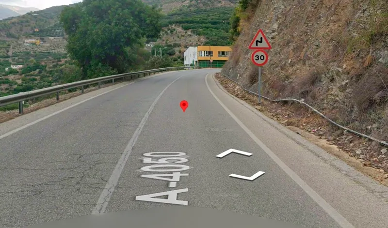 Fallece un hombre de 44 años en un accidente de moto y quad en Jete, Granada