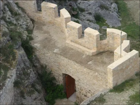El Castillo de Sax: Un análisis histórico y arquitectónico de su Torre del Homenaje