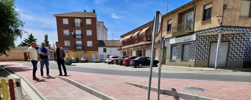 Mejoras en la accesibilidad de la travesía de Fontiveros junto al parque infantil
