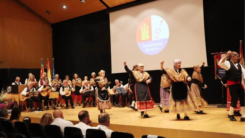 La asociación Tramontana celebra el Día de Castilla La Mancha en Benidorm con música y folclore