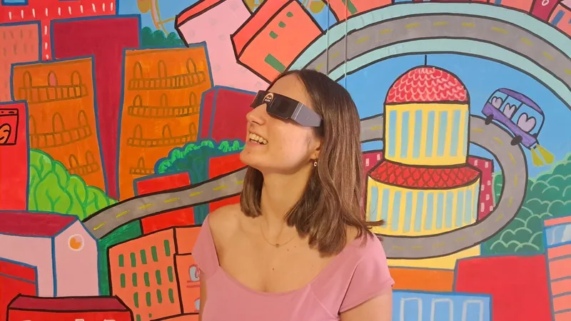 València reparte gafas homologadas para el eclipse solar del 12 de agosto