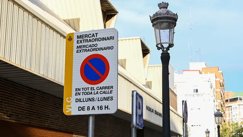 Valencia unifica la señalización de mercados extraordinarios para simplificar el tráfico