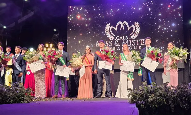 Casariche elige a Julia Gil como Reina de las Fiestas de Santiago 2026 en una gala renovada