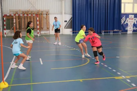 La VI Handball Academy de Manzanares forma a ochenta jóvenes deportistas