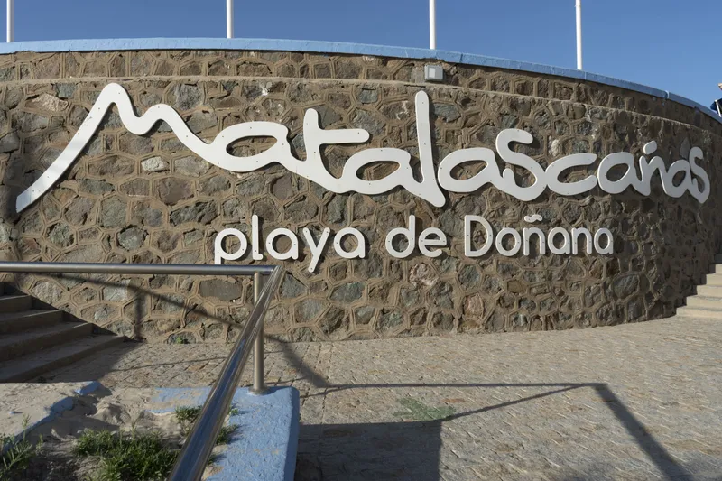 El Tribunal de Recursos Contractuales avala la zona azul de Matalascañas e impone una multa a la Asociación de Propietarios