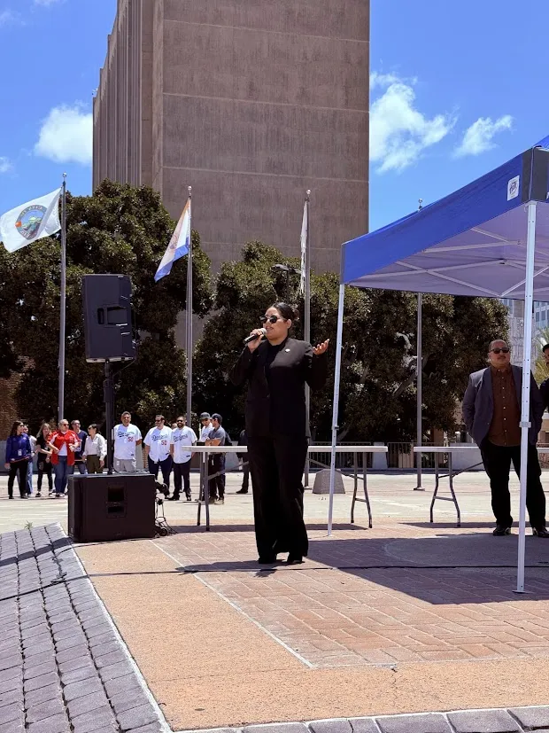 Santa Ana celebra la diversidad y el progreso en su boletín de mayo