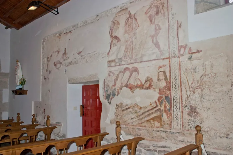 Descubren pinturas murales medievales en la antigua iglesia de Santa María de Burela