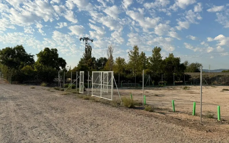 Villena mejora sus espacios para mascotas con la ampliación del parque canino y una nueva área