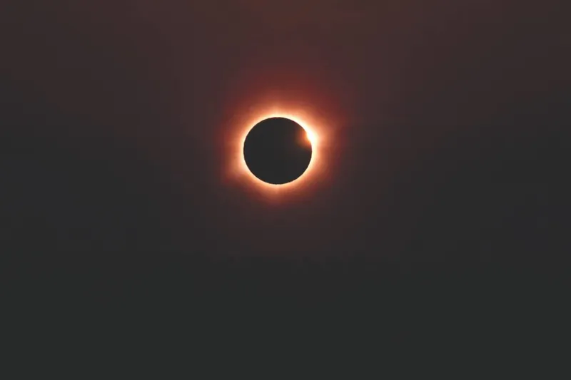 Mislata reparte gafas homologadas para ver el eclipse total del 12 de agosto