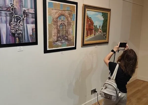 Exposición colectiva de 50 obras pictóricas de artistas locales en Valdeolmos-Alalpardo