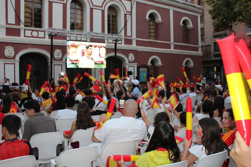 Lorca permite ampliar terrazas para ver el Mundial de Fútbol con pantallas gigantes