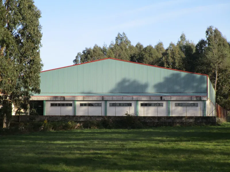 Agolada recibe 89.349 euros para mejorar su polideportivo municipal