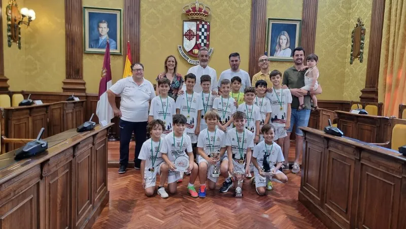 Valdepeñas reconoce al C.D. Vívela Quijote Benjamín por su subcampeonato autonómico