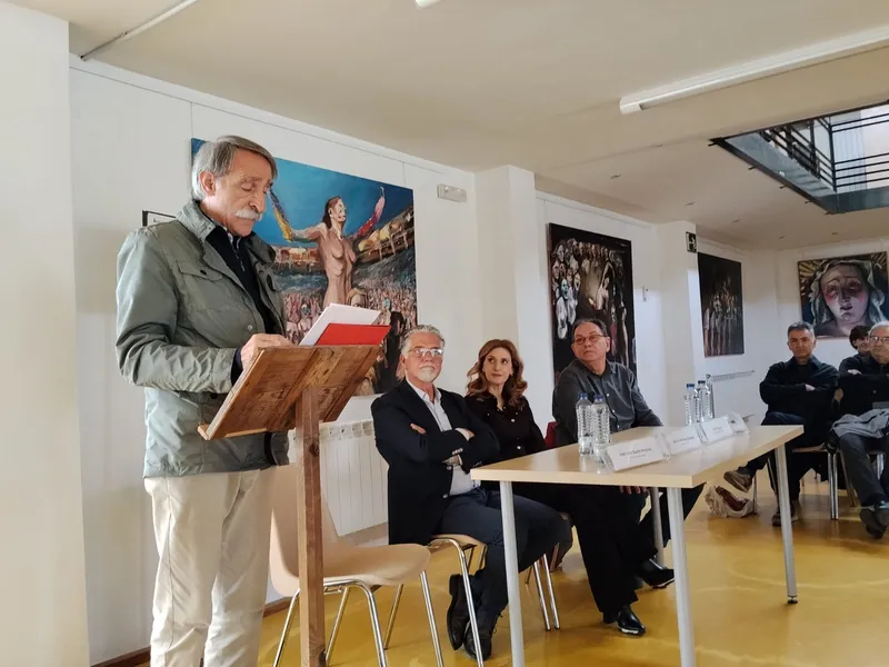 Marcos Giralt Torrente, galardonado con el Premio de la Crítica 2025 por 'Los ilusionistas'