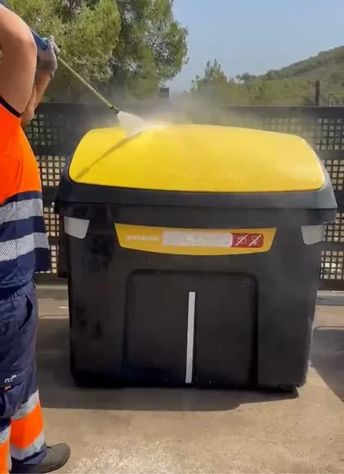 Refuerzan la limpieza de contenedores en Canyelles para mejorar la higiene urbana