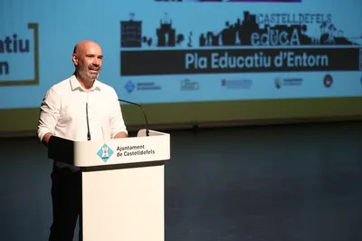 Castelldefels da la bienvenida al curso escolar 2026-2027 con un acto en el Teatre Plaza