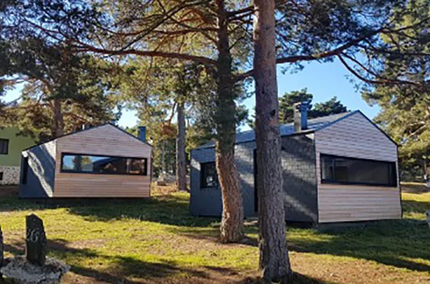 Finalizadas las obras de instalación de bungalows en el Camping Los Bonales