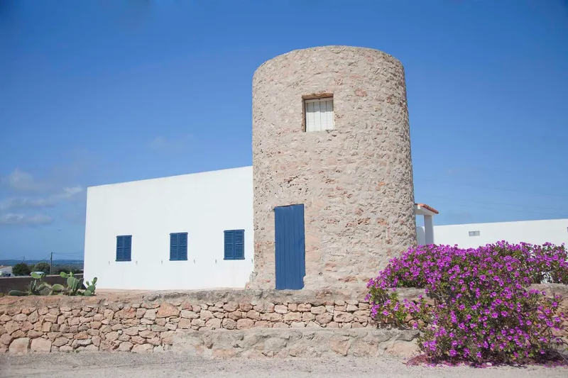 Sant Ferran: de refugio hippie a centro de arte y artesanía en Formentera
