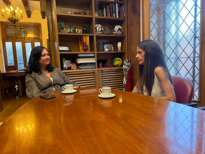 Alma Lara, nueva secretaria general de la Federación Mundial de Nanbudo, recibe el homenaje de Huesca
