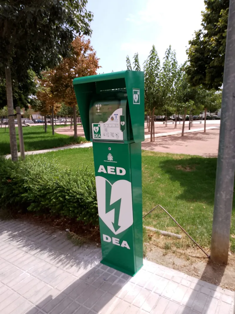 Orihuela refuerza la seguridad con siete nuevos desfibriladores en pedanías y costa