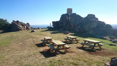 Serradilla promociona su patrimonio natural con seis rutas de senderismo