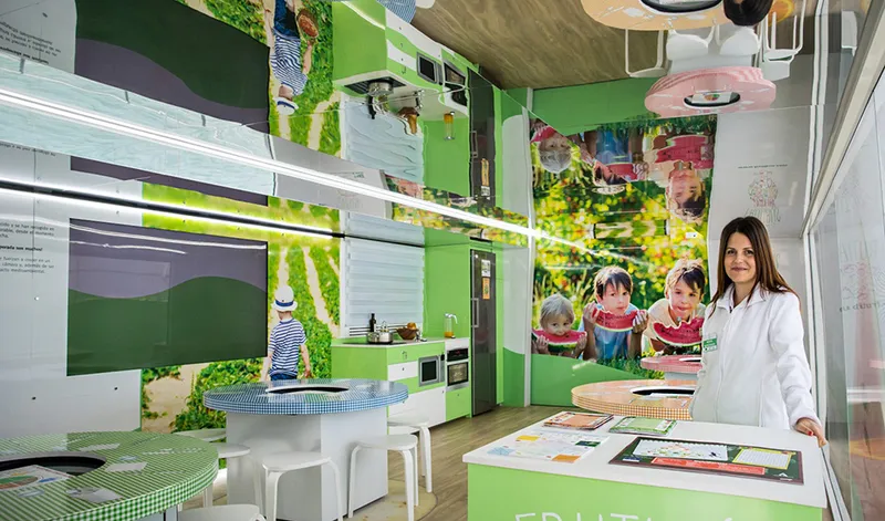 El Frutibús de la Junta de Andalucía acerca la alimentación saludable a 149 municipios