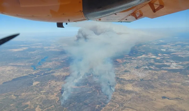 El Plan Infoca se eleva a fase de emergencia por un incendio forestal en Villanueva de los Castillejos