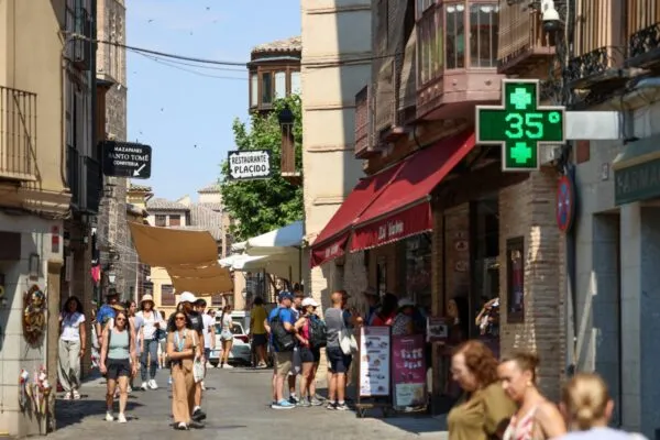 Toledo amplía la instalación de toldos para combatir el calor en zonas céntricas y polígonos