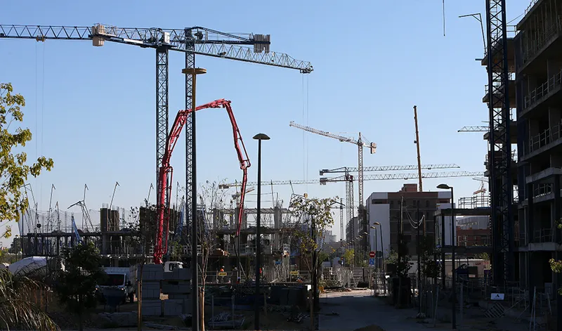 La Junta de Andalucía agiliza la construcción de casi 5.000 viviendas en Sevilla y Cádiz