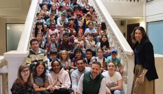 Alumnos de 3º de Primaria del colegio Griseras visitan el Ayuntamiento de Tudela