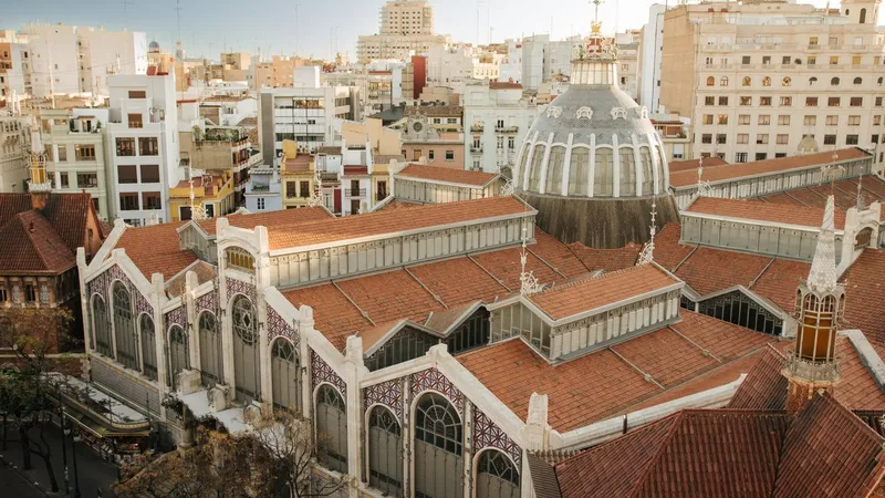 València destina casi 60.000 euros a redactar el proyecto de reparación de la cubierta del Mercat Central