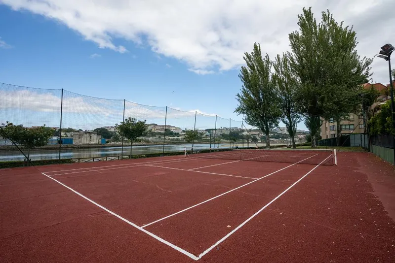 Oleiros amplía su oferta deportiva con nuevas pistas de tenis en Perillo y Bastiagueiro